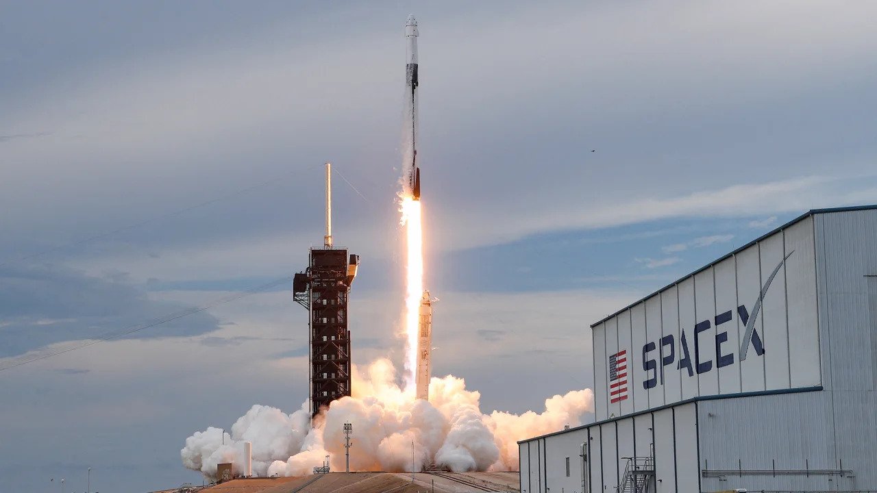 SpaceX Rockets to Propel Amazon’s Satellite Ambitions - Global CEO Magazine